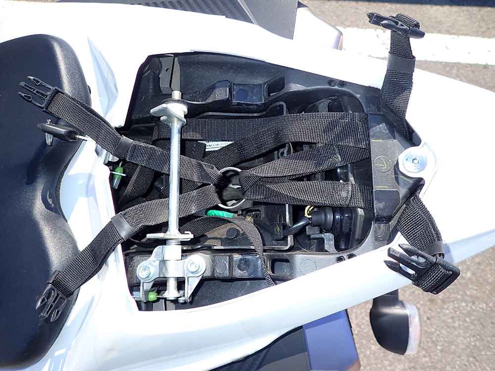 YZF-R1】シートバックを固定・取り付けする方法【TANAX motofizz ミニ 