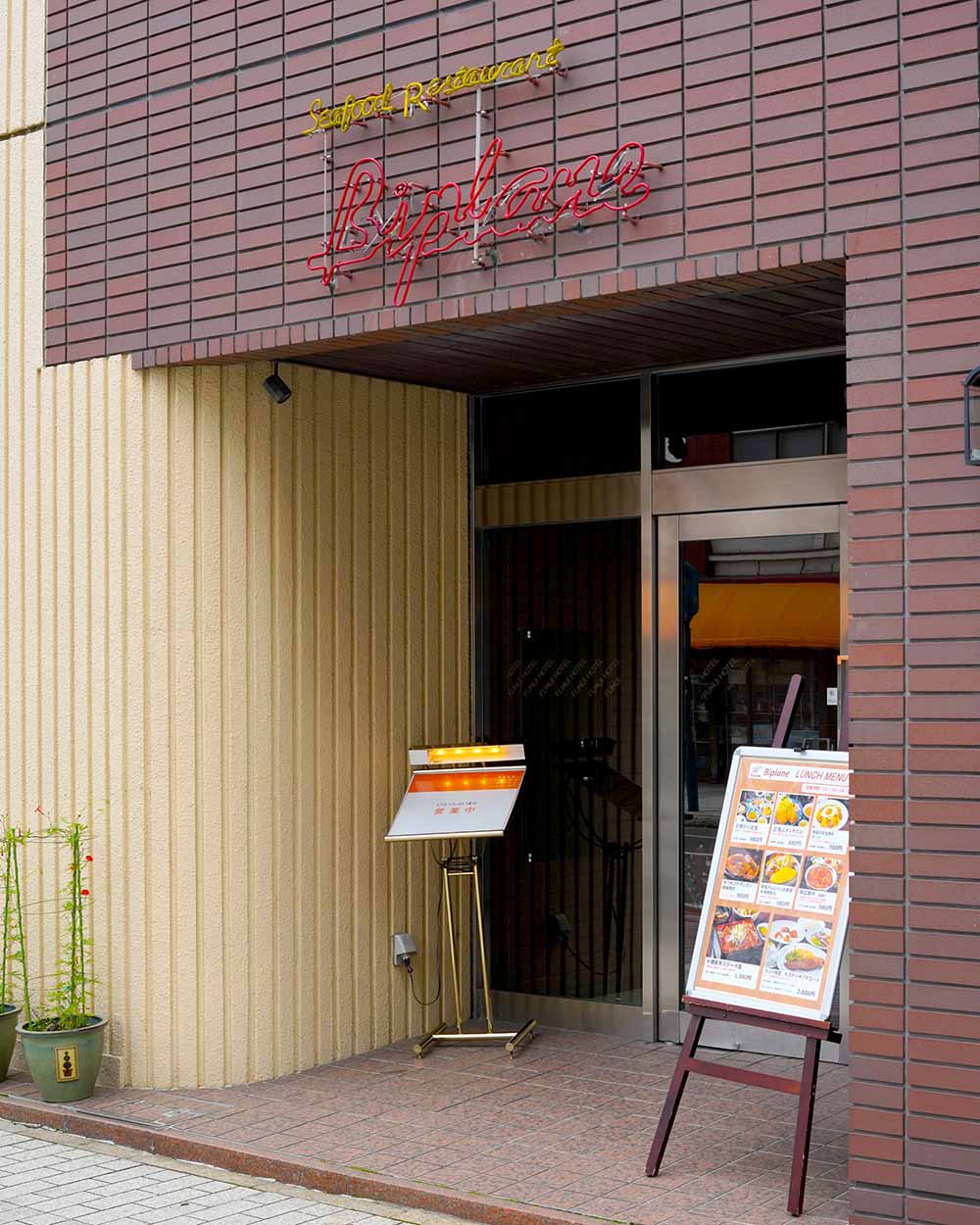 福井ホテル・バイプレーン入り口